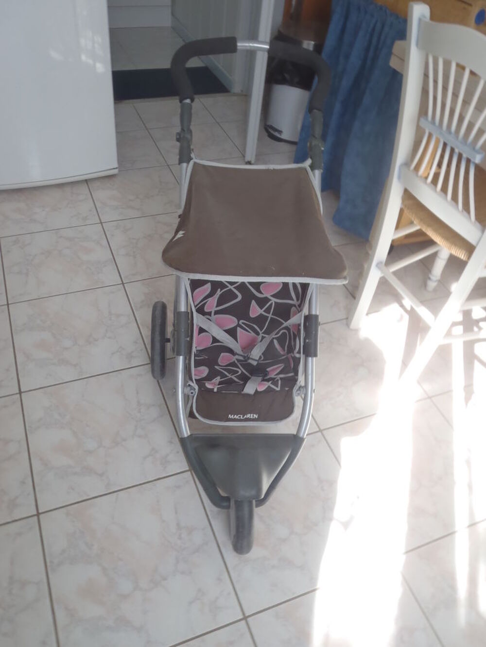 Poussette pliante Mac Laren et couffin et berceau Jeux / jouets