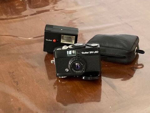  2  APPAREILS PHOTO  35mm   300 Riom (63)