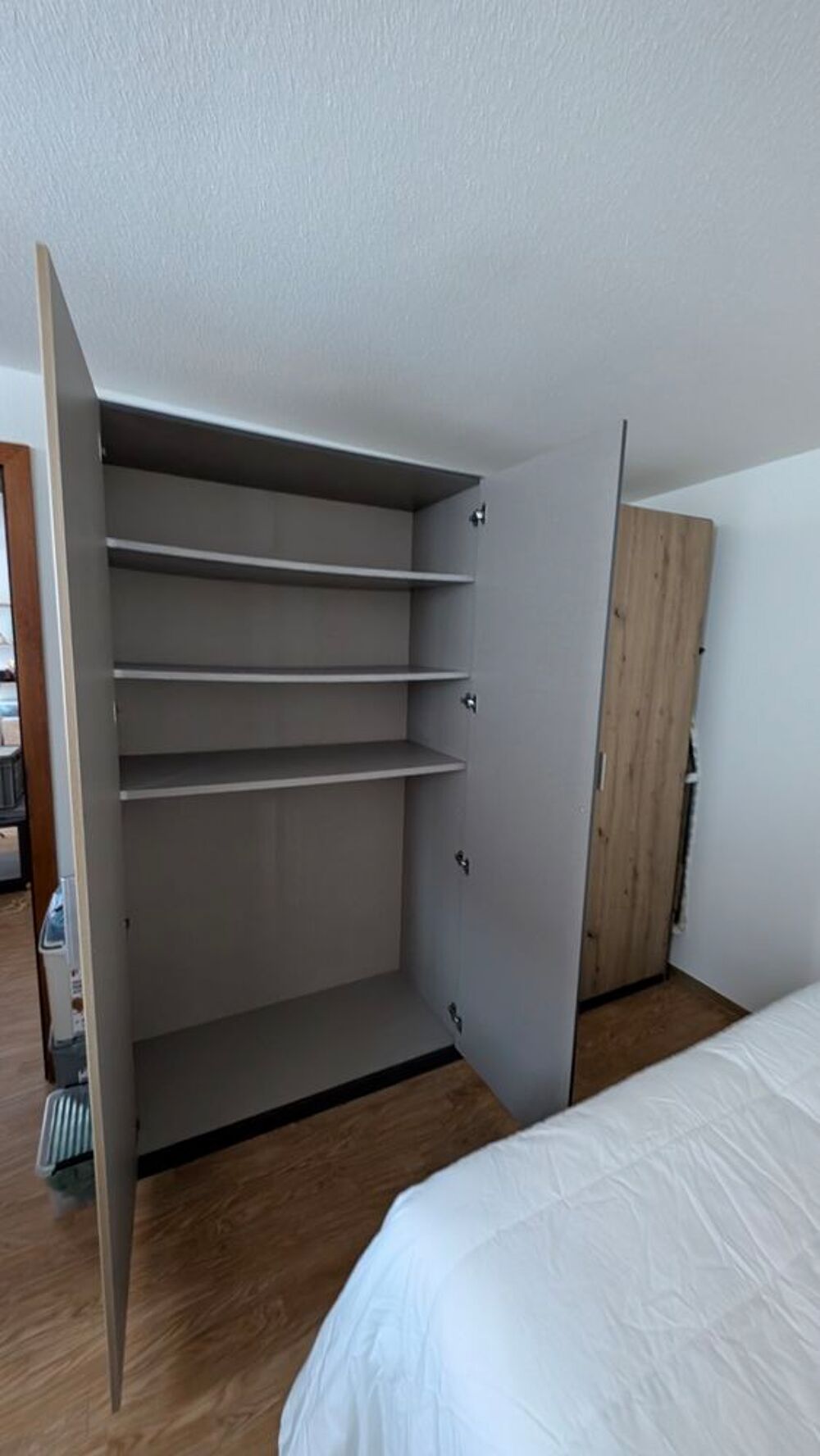 Armoire 4 portes avec miroir Meubles