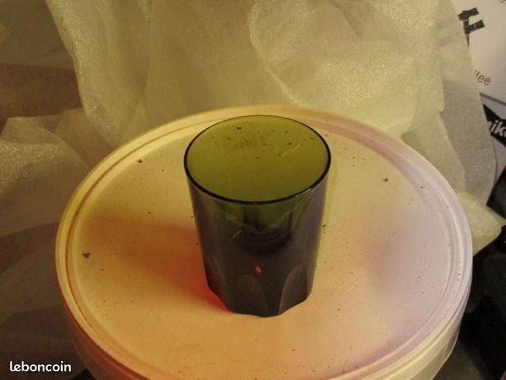 Verre fume vert tr&egrave;s fonc&eacute; Décoration