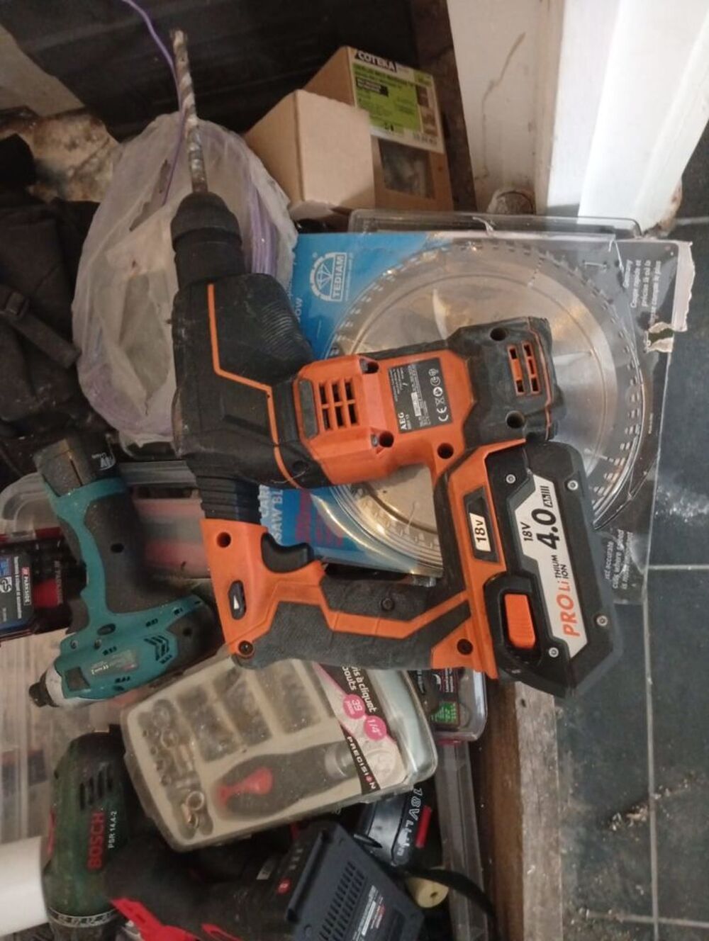 DIVERS ARTICLE POUR BRICOLAGE NEUF ET OCCASION .
Bricolage