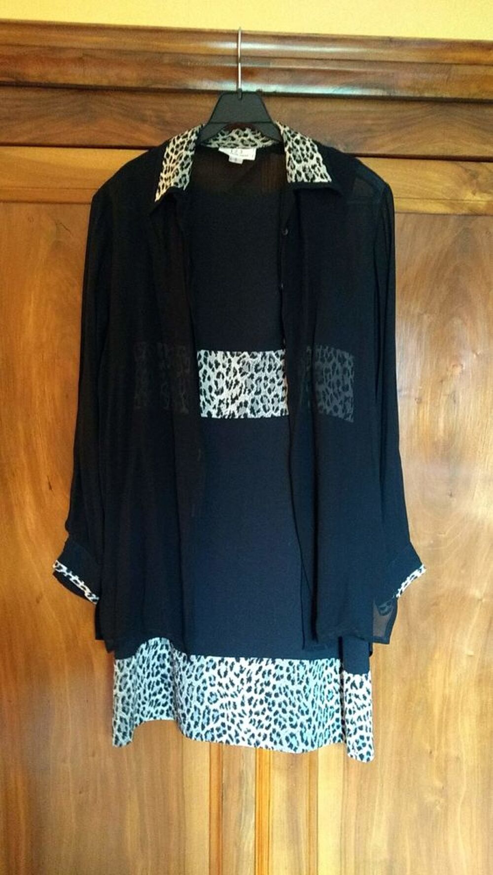 Ensemble habill&eacute; Vêtements