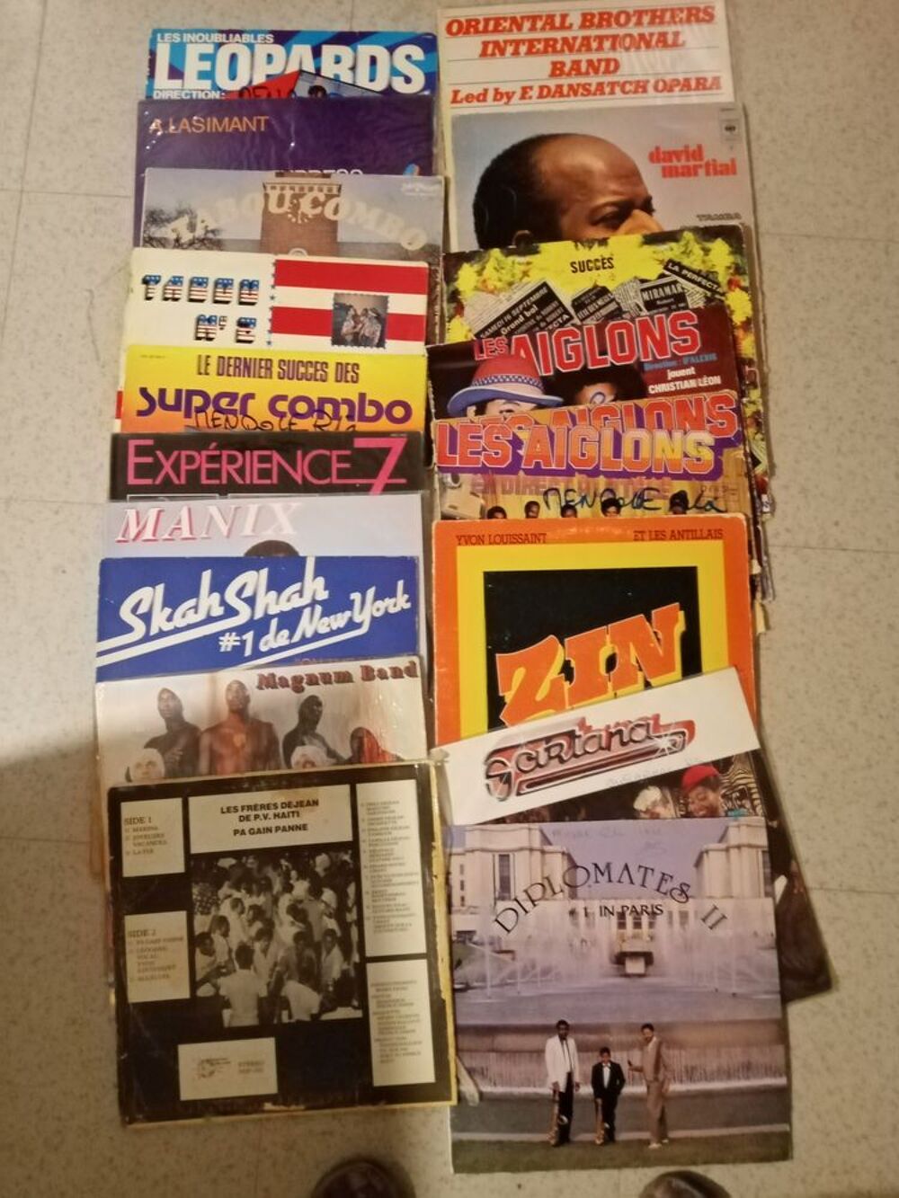  Lot de 160 Disques vinil zouk compas et africaine CD et vinyles
