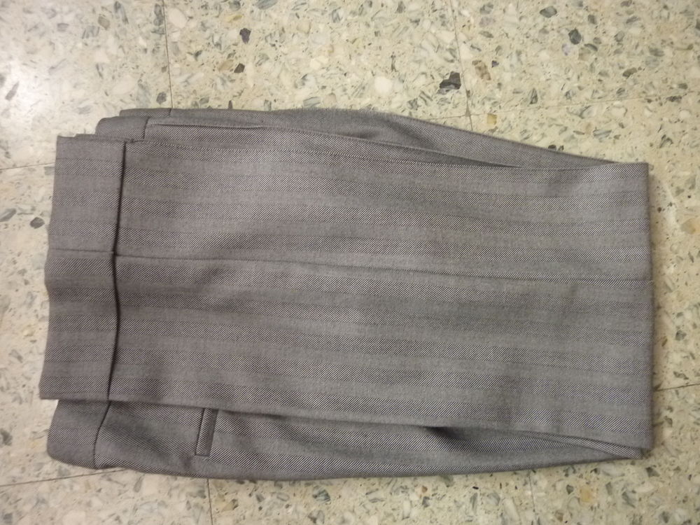 Pantalon femme gris &agrave; chevrons - neuf Vêtements