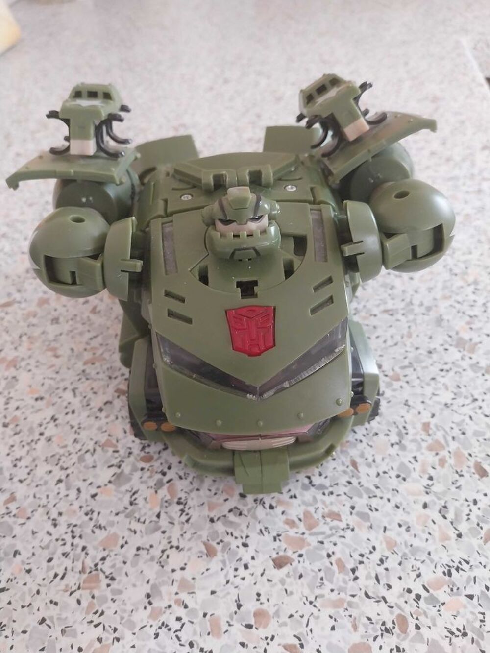 Transformers Robot camion arm&eacute;e. 