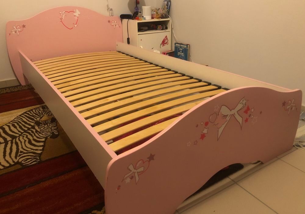 Lit enfant rose + matelas Meubles
