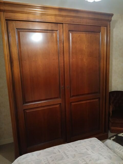 Belle Armoire en Merisier avec 2 portes coulissantes 420 Pont-Évêque (38)