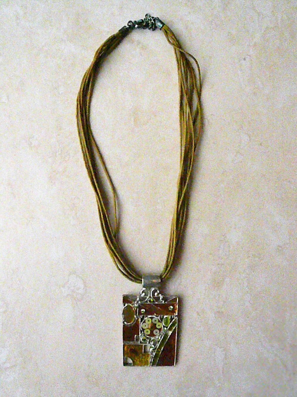 Collier fantaisie vert et jaune Bijoux et montres