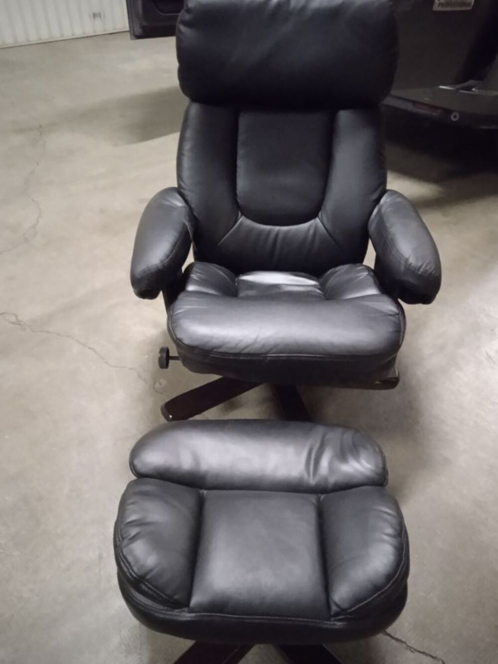fauteuil et repose pied Meubles