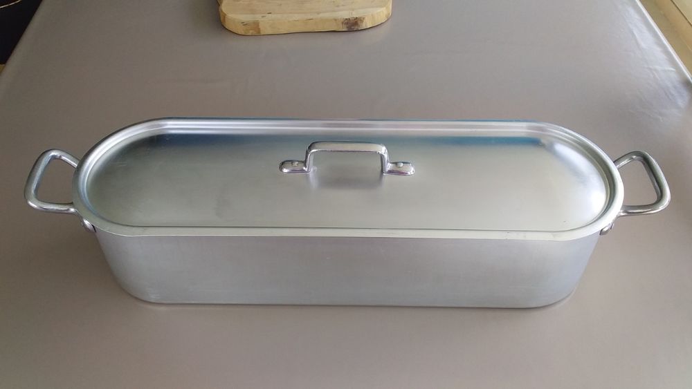 grande poissonni&egrave;re en inox avec grill. Cuisine