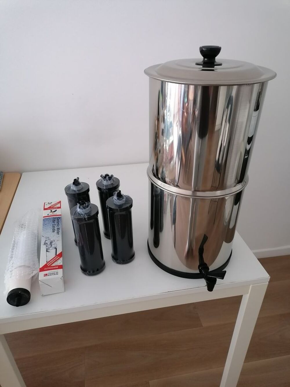 Purificateur d'eau &agrave; gravit&eacute; 11 litres + 5 cartouches d'eau Electroménager