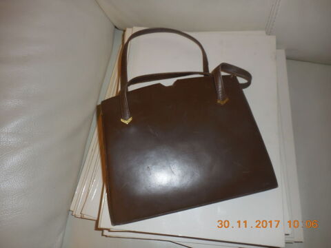 sac en cuir marron grain fin 19 Sète (34)
