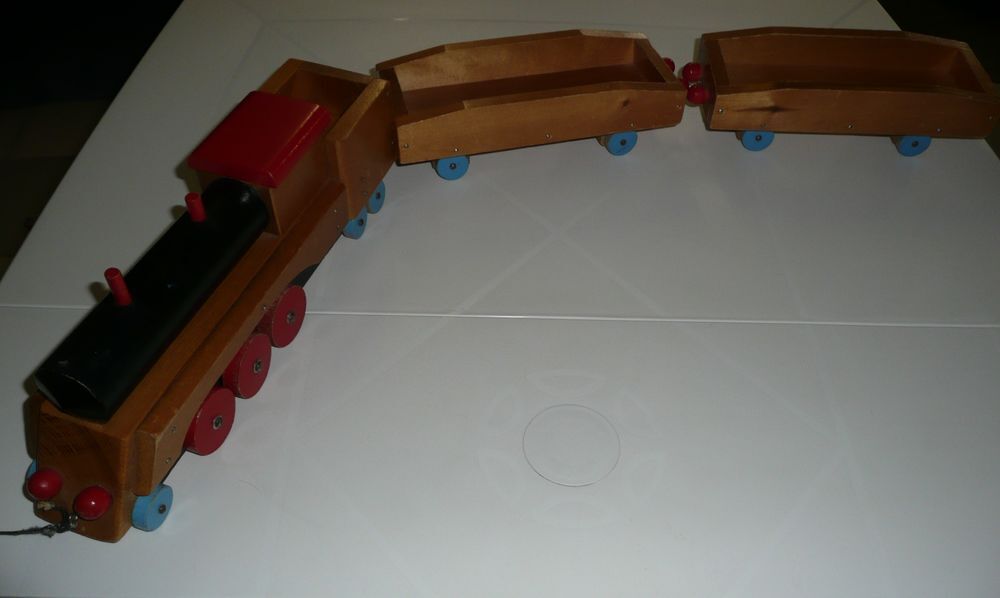TRAIN EN BOIS Jeux / jouets