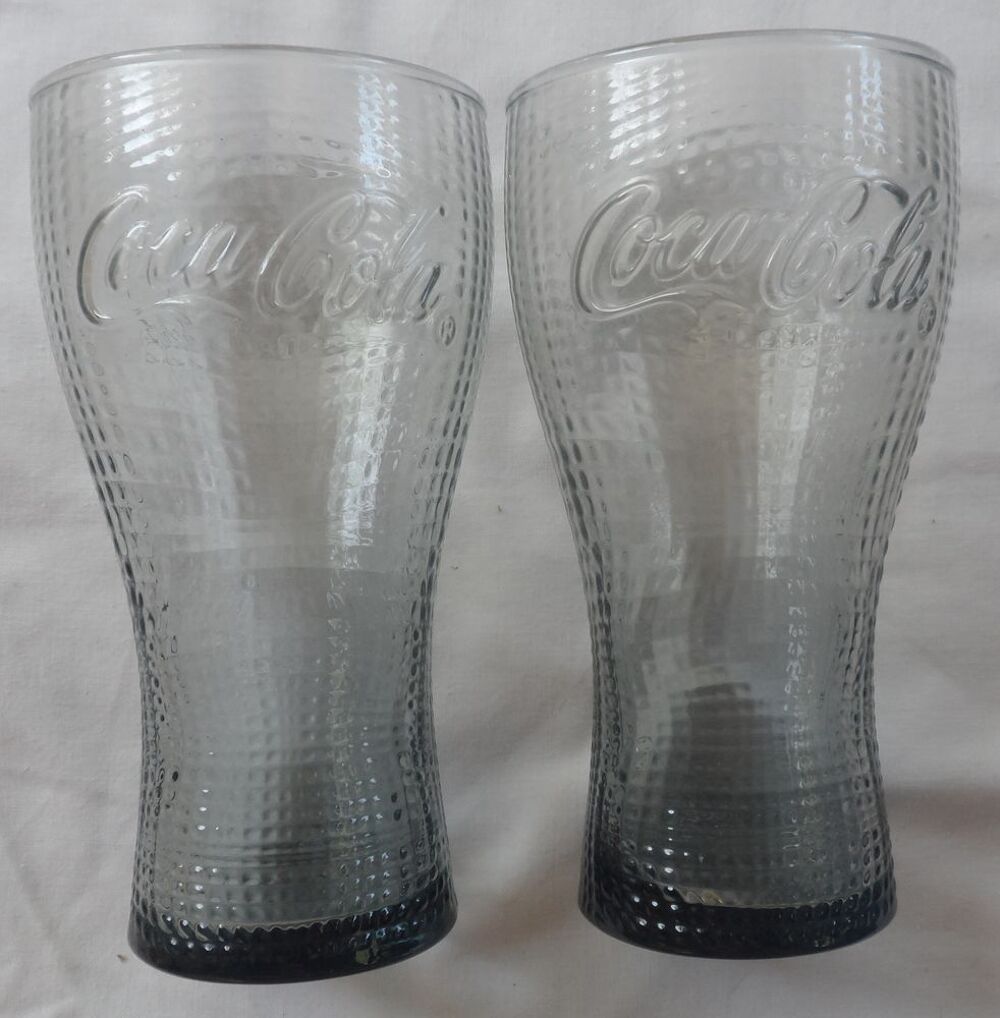 2 verres neufs Coca Cola teint&eacute; gris-bleu
Hauteur 14,5 cmi Cuisine