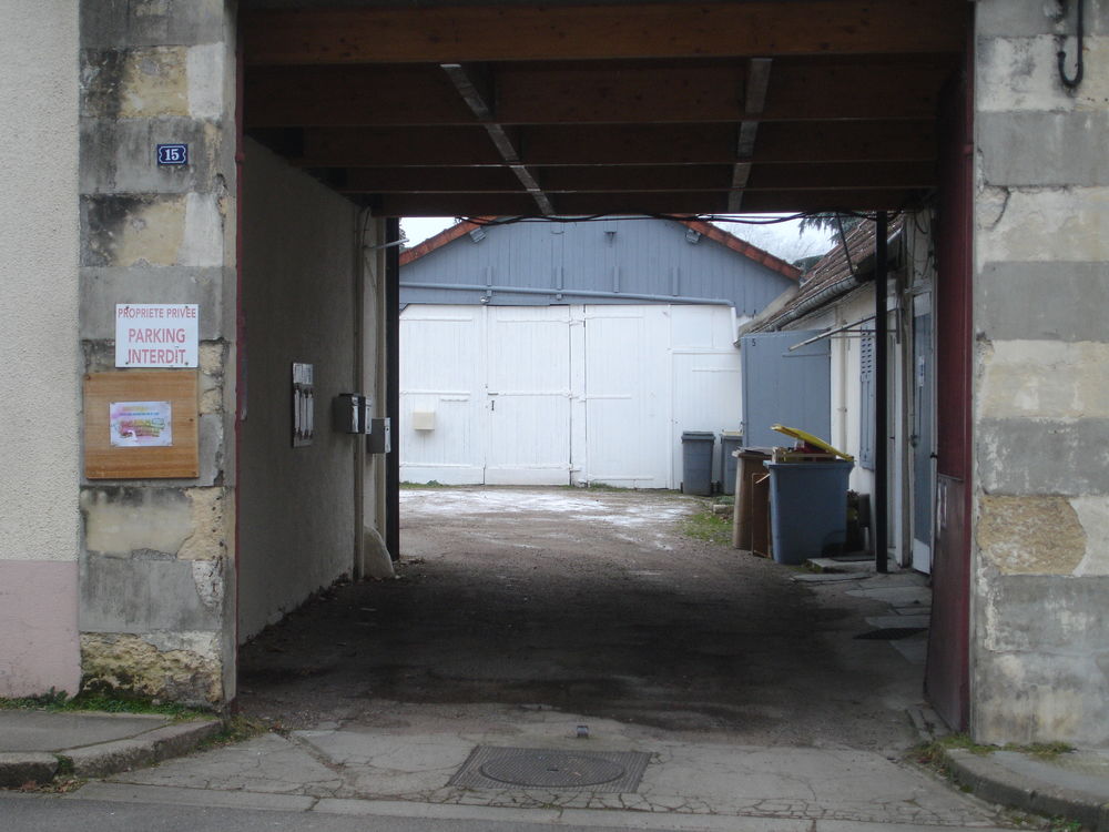   Local commercial à usage d'atelier / de hangar / d'entrepôt 