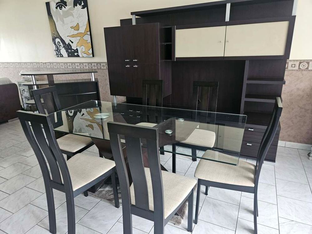 Salle &agrave; manger compl&egrave;te en bon &eacute;tat Meubles