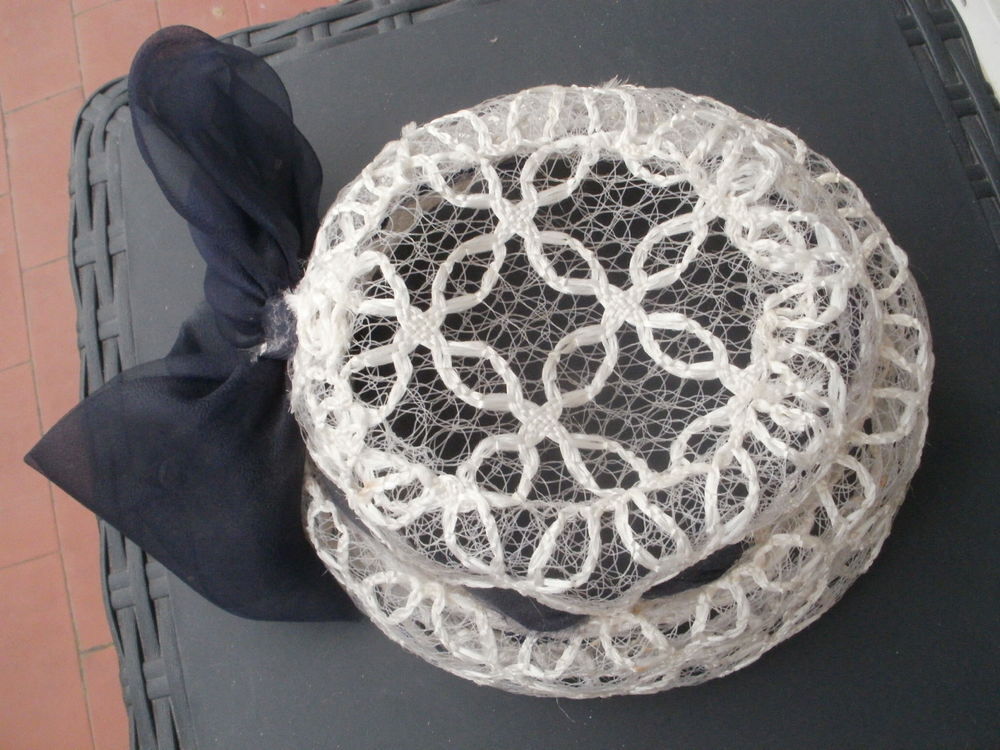 Ancien chapeau de femme HAUTE MODE avec gros noeud Maroquinerie