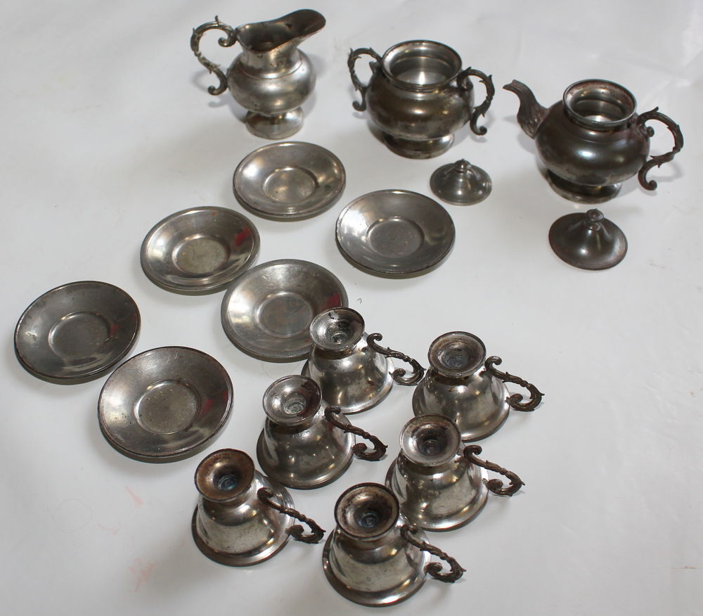 Service &agrave; Th&eacute; XIX dinette en m&eacute;tal 1900
complet
Jeux / jouets