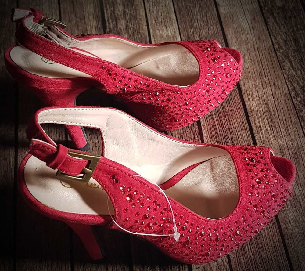 Escarpins rouges avec strass Chaussures