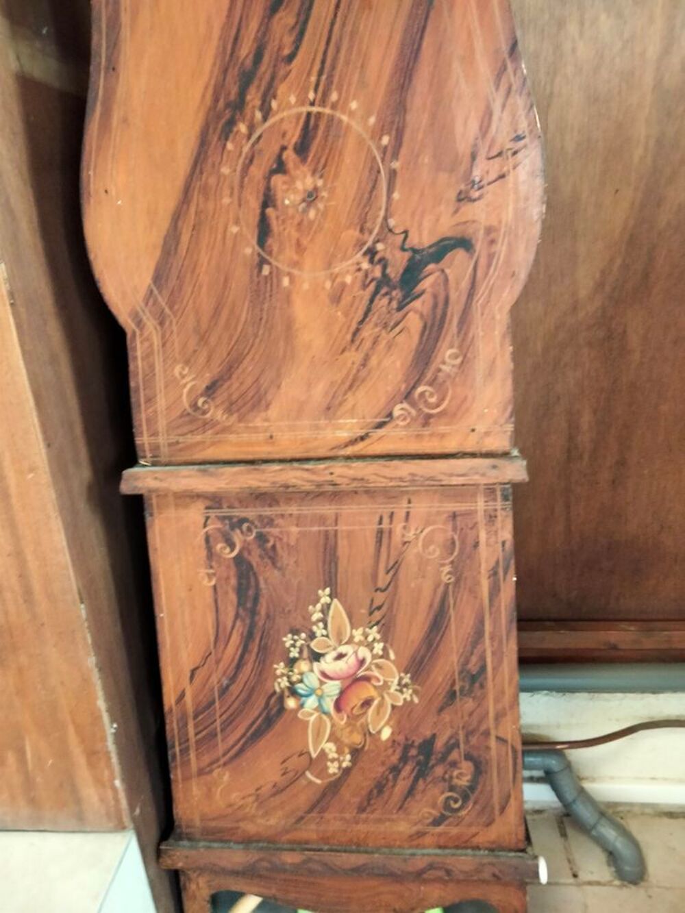 Horloge comtoise m&eacute;canique des ann&eacute;es 1935. Meubles