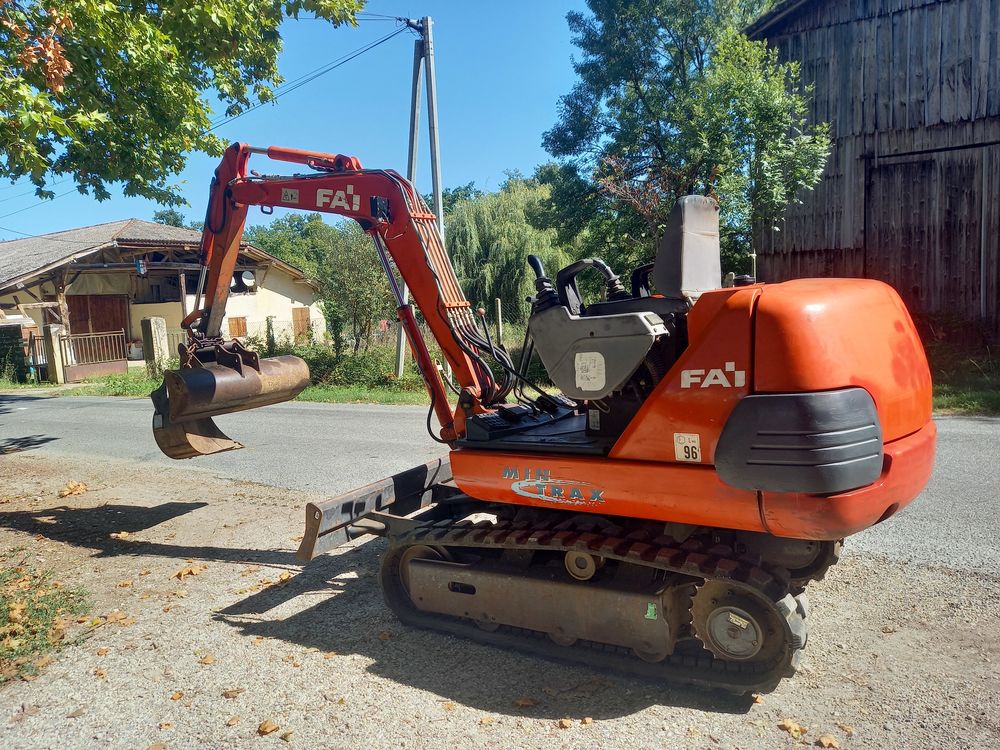   mini pelle FAI 226  2,7t 