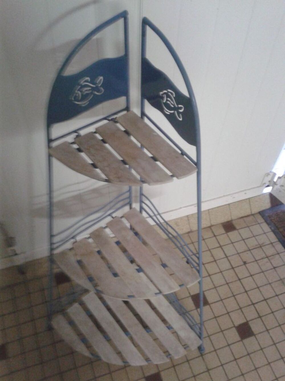 Etag&egrave;re d'angle en m&eacute;tal et bois Décoration