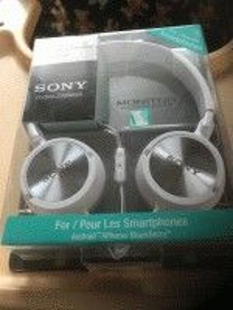 CASQUE NEUF SONY AVEC MICRO  DANS SA BOITE 30 EUR 30 Nazelles-Ngron (37)