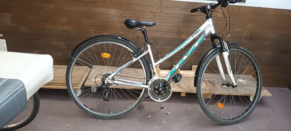 V&eacute;lo VTC sportif Vélos