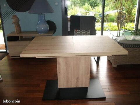 Table à manger moderne en bois clair et socle noir 250 Pompignac (33)