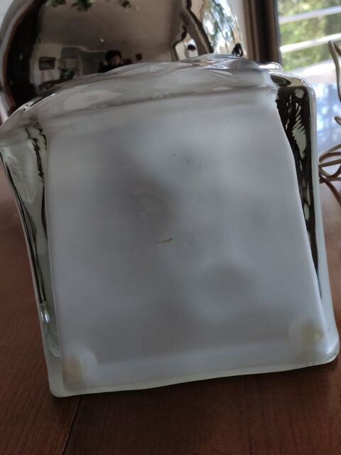 Lampe carr�e en verre opaque 25 Saint-Rapha�l (83)