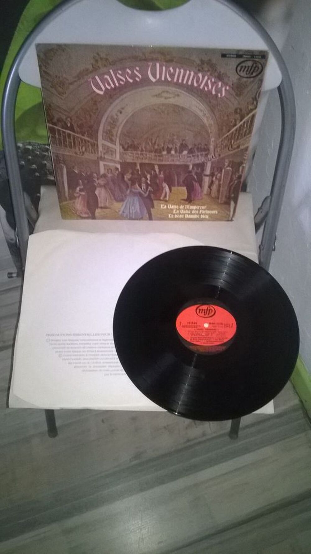 Vinyle Valses Viennoises
Bon etat
la Valse de L'empereur
E CD et vinyles