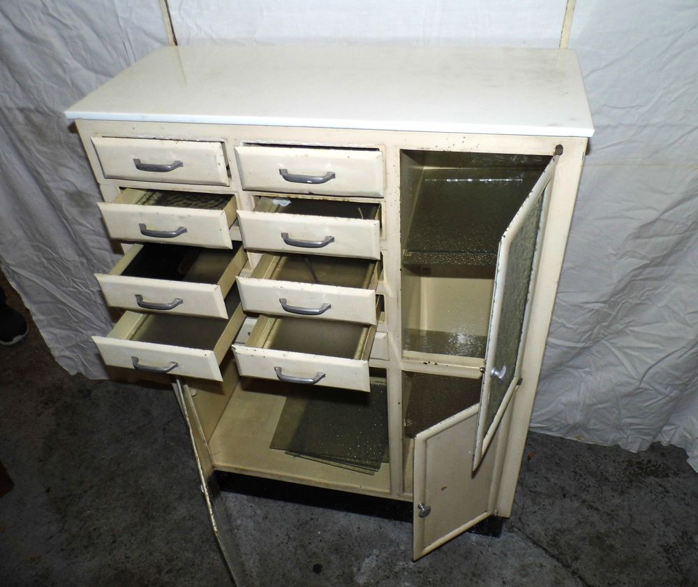 Meuble de m&eacute;tier dentiste hopital ann&eacute;es 50 armoire pharmacie vintage design XX&egrave;me siecle Meubles
