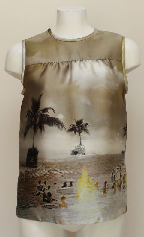 Top beach print PRADA 
T.36/38 Fr 200 Issy-les-Moulineaux (92)