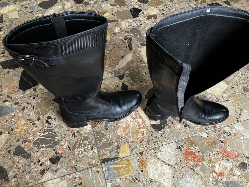 BOTTES CAVALIERES en CUIR de couleur NOIRE pour FEMME Chaussures
