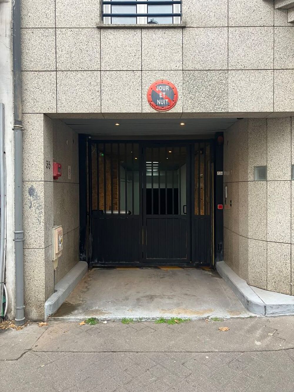 Location Parking/Garage Parking: Emplacement moto / scoot - Rue Planchat Paris 20