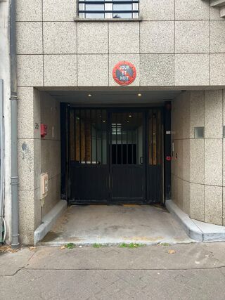  Parking / Garage à louer 10 m² Paris