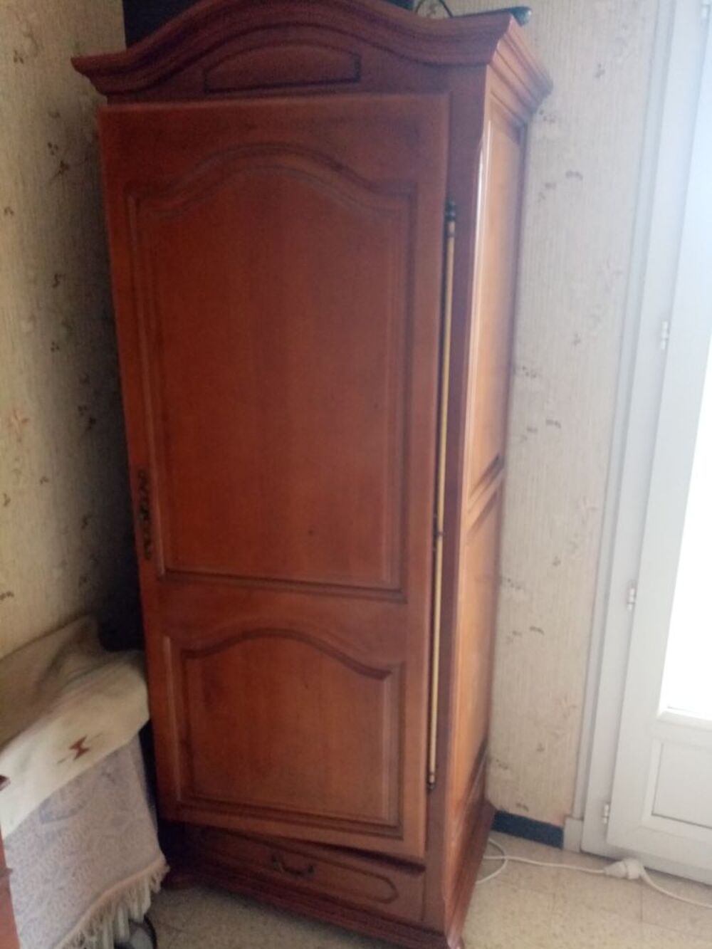 Armoire en bois massif Meubles