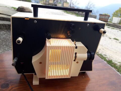 Projecteur super 8 _ LAPIERRE 500 L 30 Apremont (73)