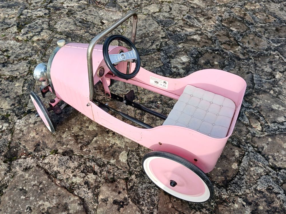 VOITURE &agrave; p&eacute;dales Jeux / jouets