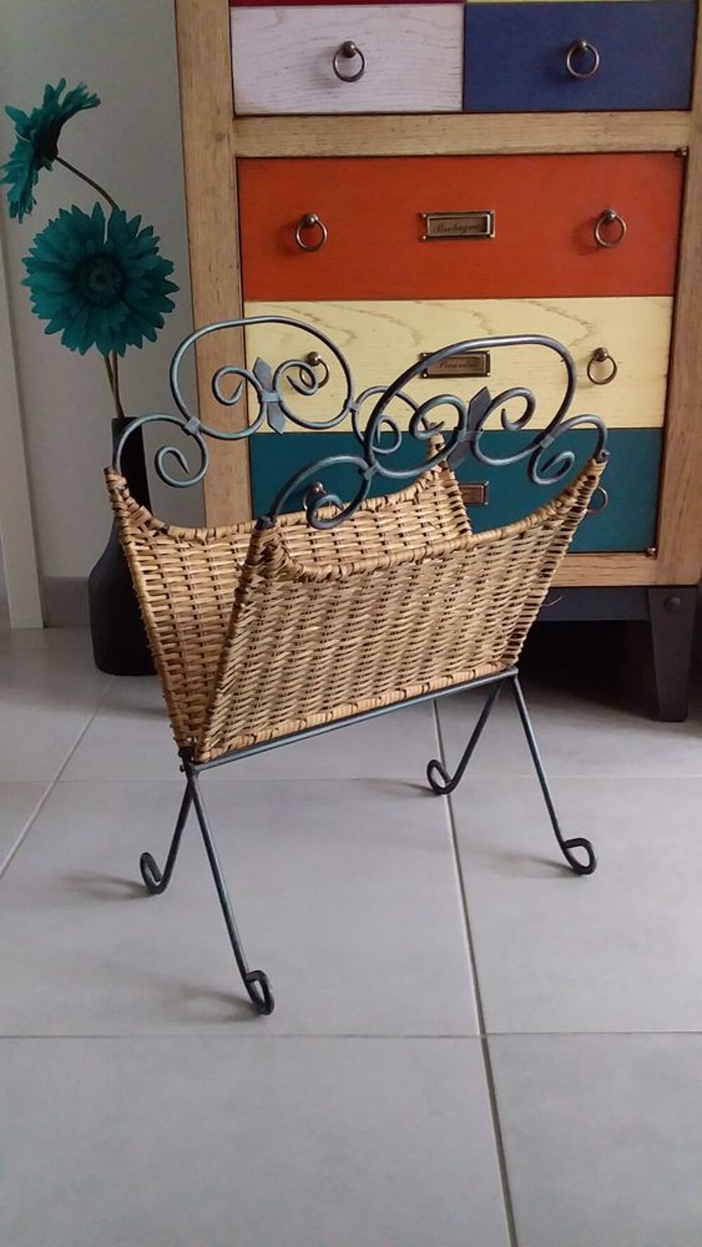 PORTE-REVUES EN FER FORG&Eacute; LIERRE VERT/OSIER DE STYLE VINTAGE Décoration