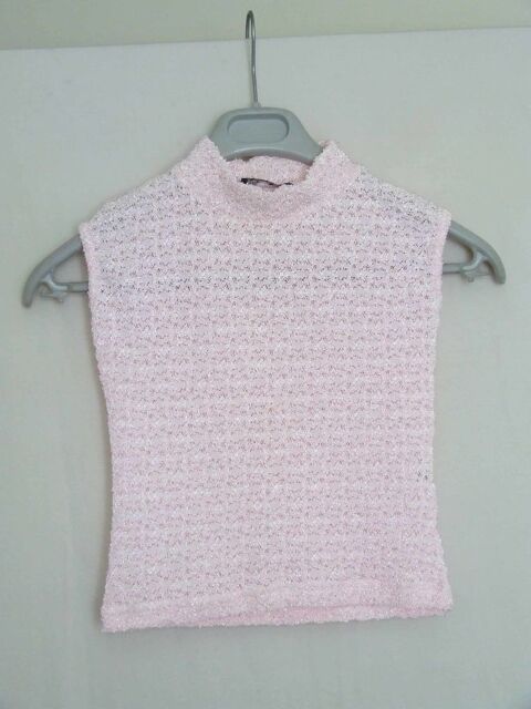 03 T-shirt dentelle col chemin�e pr�s du corps, T. 38 40 5 Bagnolet (93)