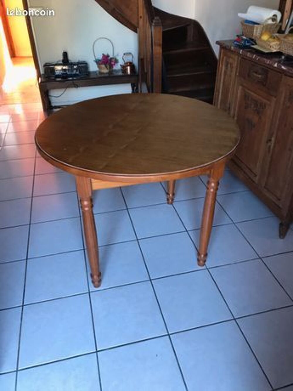 Table ronde neuve en bois. Diam&egrave;tre 1 m&egrave;tre - sans rallonge Meubles