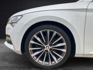 Superb Combi 1.4 TSI PHEV 218 ch DSG6 Laurin & Klement 2021 occasion 69007 Lyon