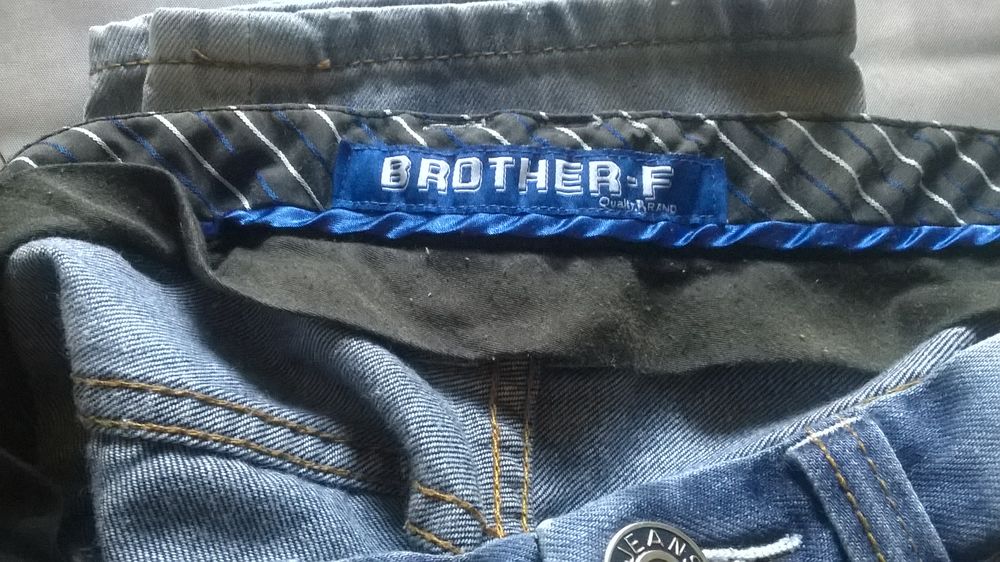 Jeans brother-f 
Super &eacute;tat et propre lav&eacute;
Vtements