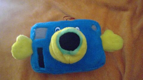 PELUCHE N° 11
APPAREIL PHOTO
1 Triel-sur-Seine (78)