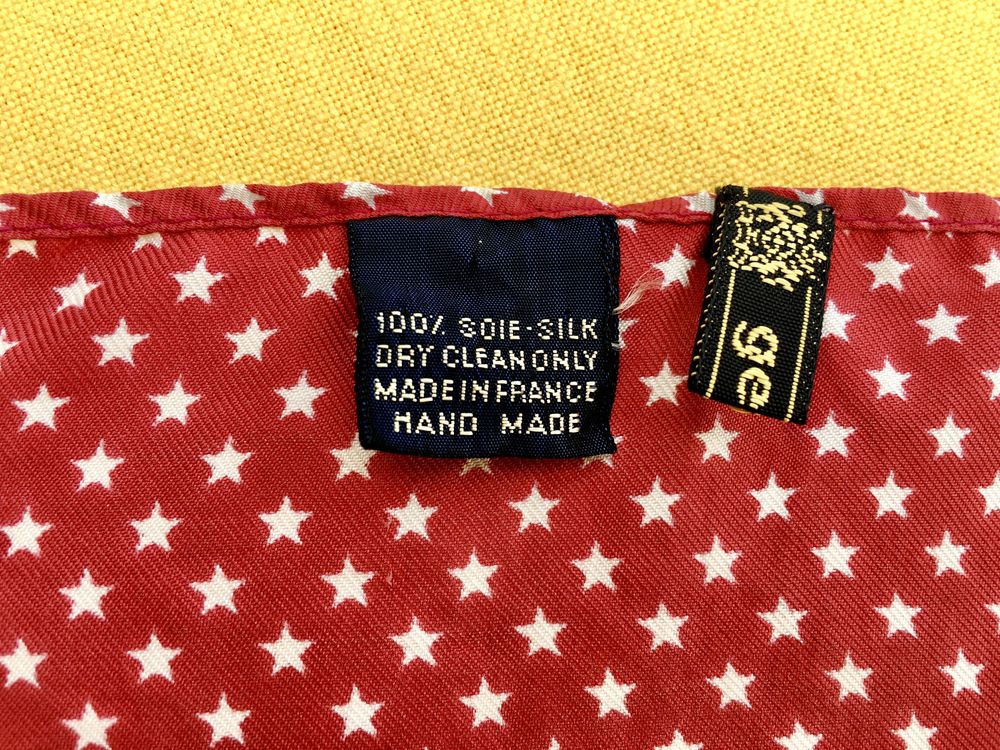 Foulard en soie, Carr&eacute; de soie de 70 x 70 cm, &eacute;tat neuf Vêtements