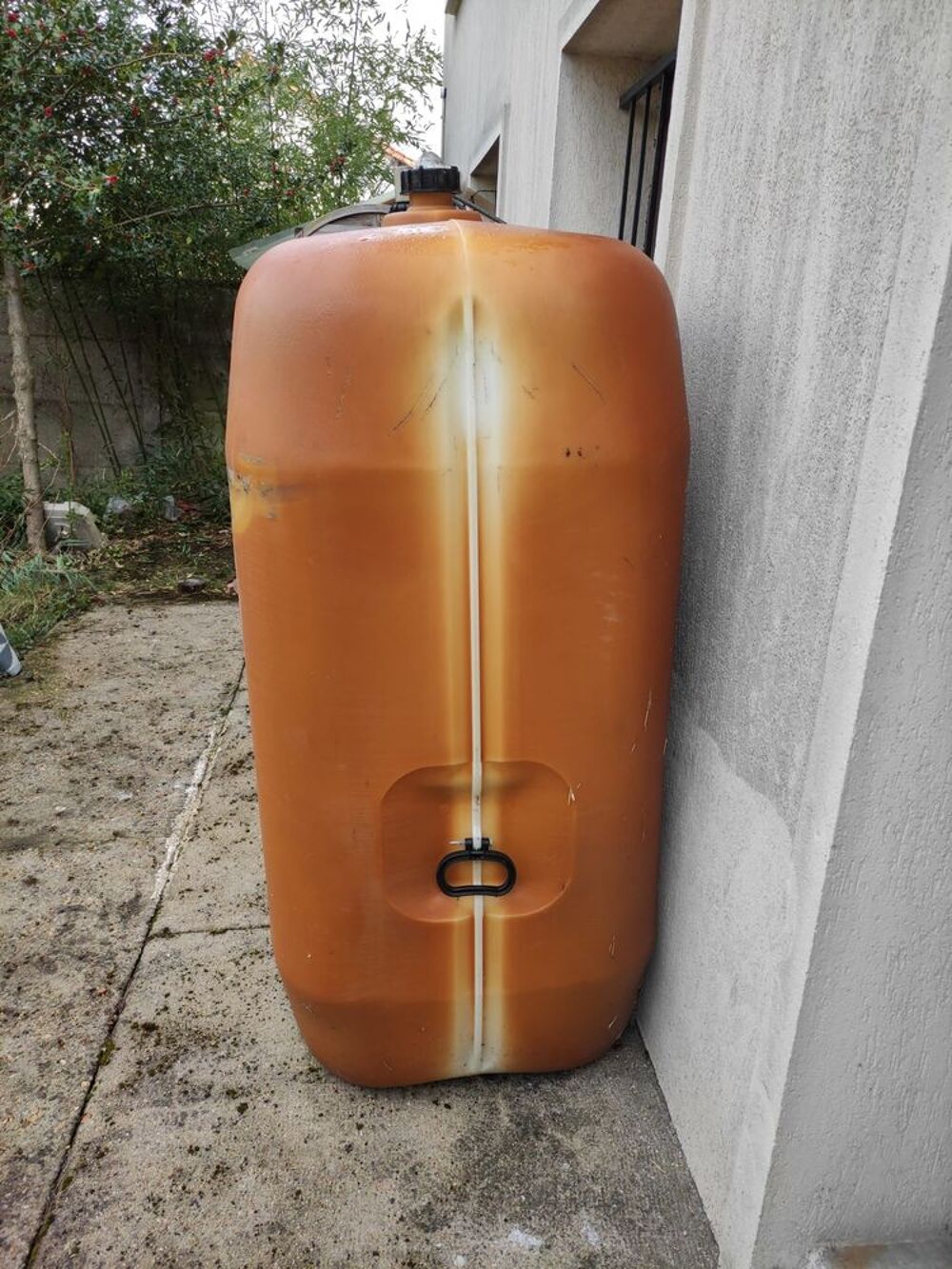 Cuve &eacute;xterieure fioul 2000 L 
&agrave; recuper&eacute;r sur place Bricolage
