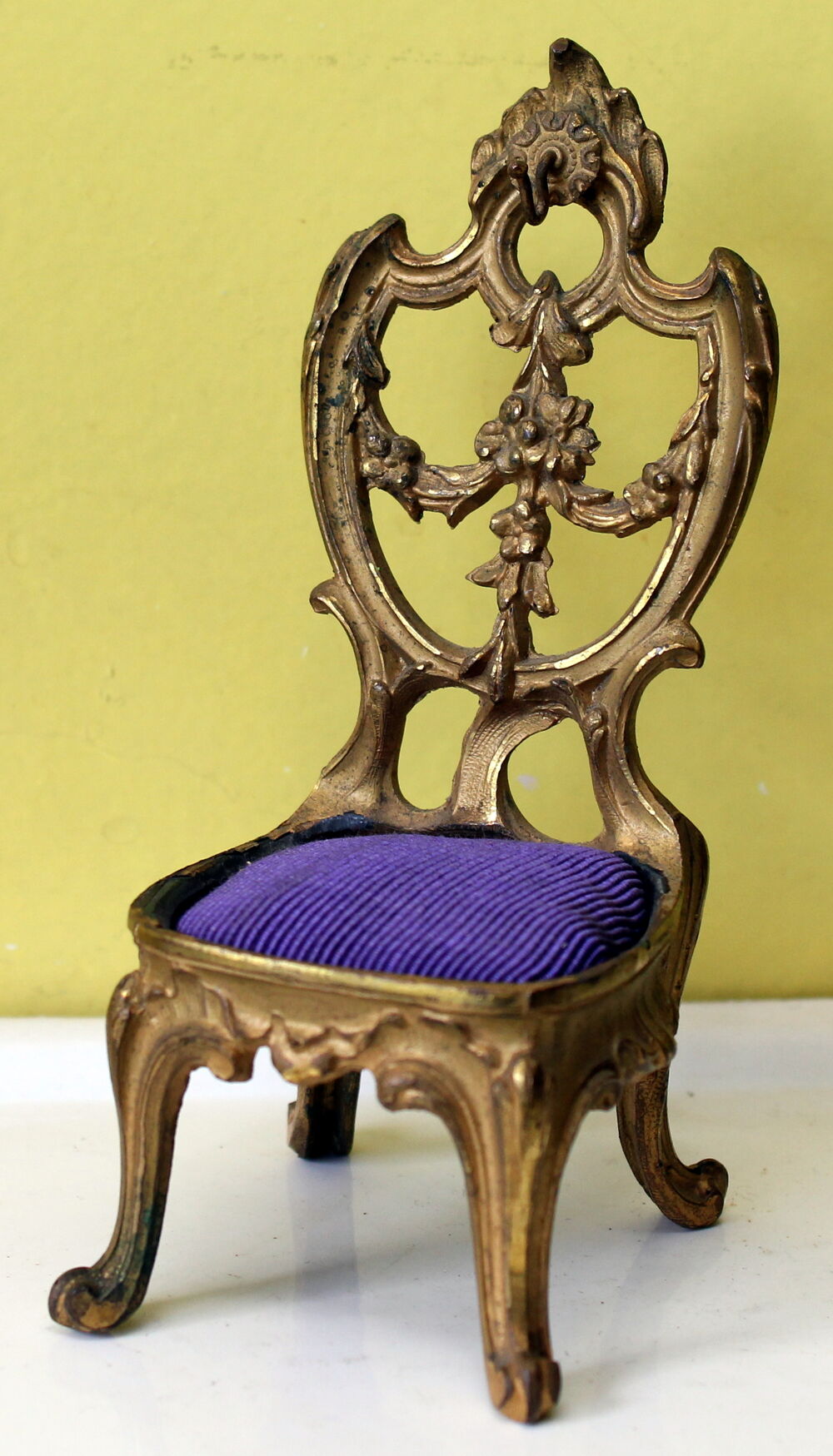 Chaise miniature Porte montre r&eacute;gule ou bronze rocaille 
