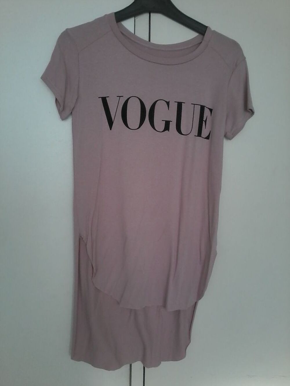 Lots 2 tee shirt marque vogue neuf ou unit&eacute; 5e Vêtements