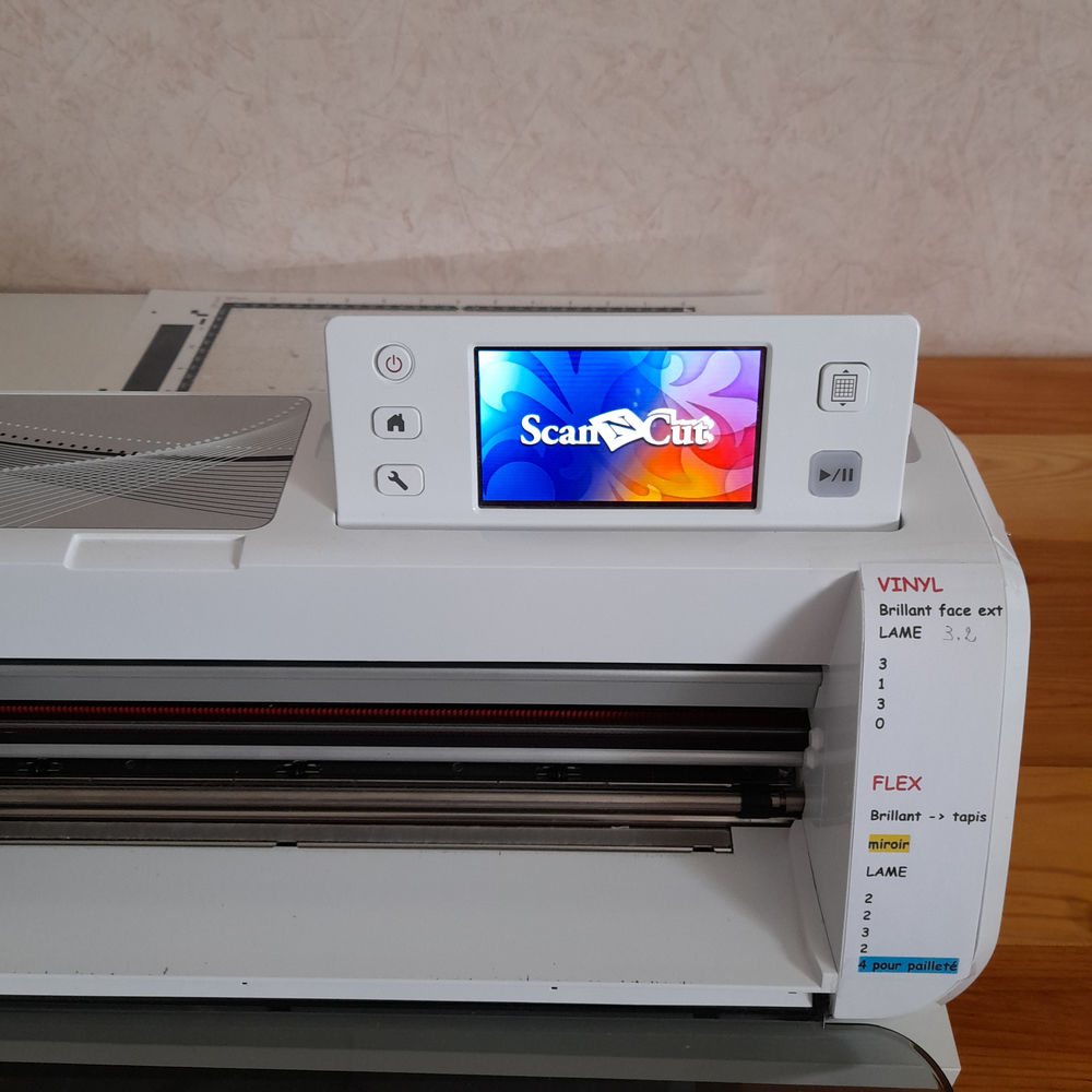 Machine &agrave; d&eacute;couper BROTHER ScanNcut CM300 Matériel informatique